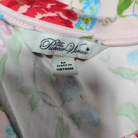 Pioneer Woman floral polyester stretch 3/4 sleeve tops, size M. (2 tops) - Picture 5 of 10